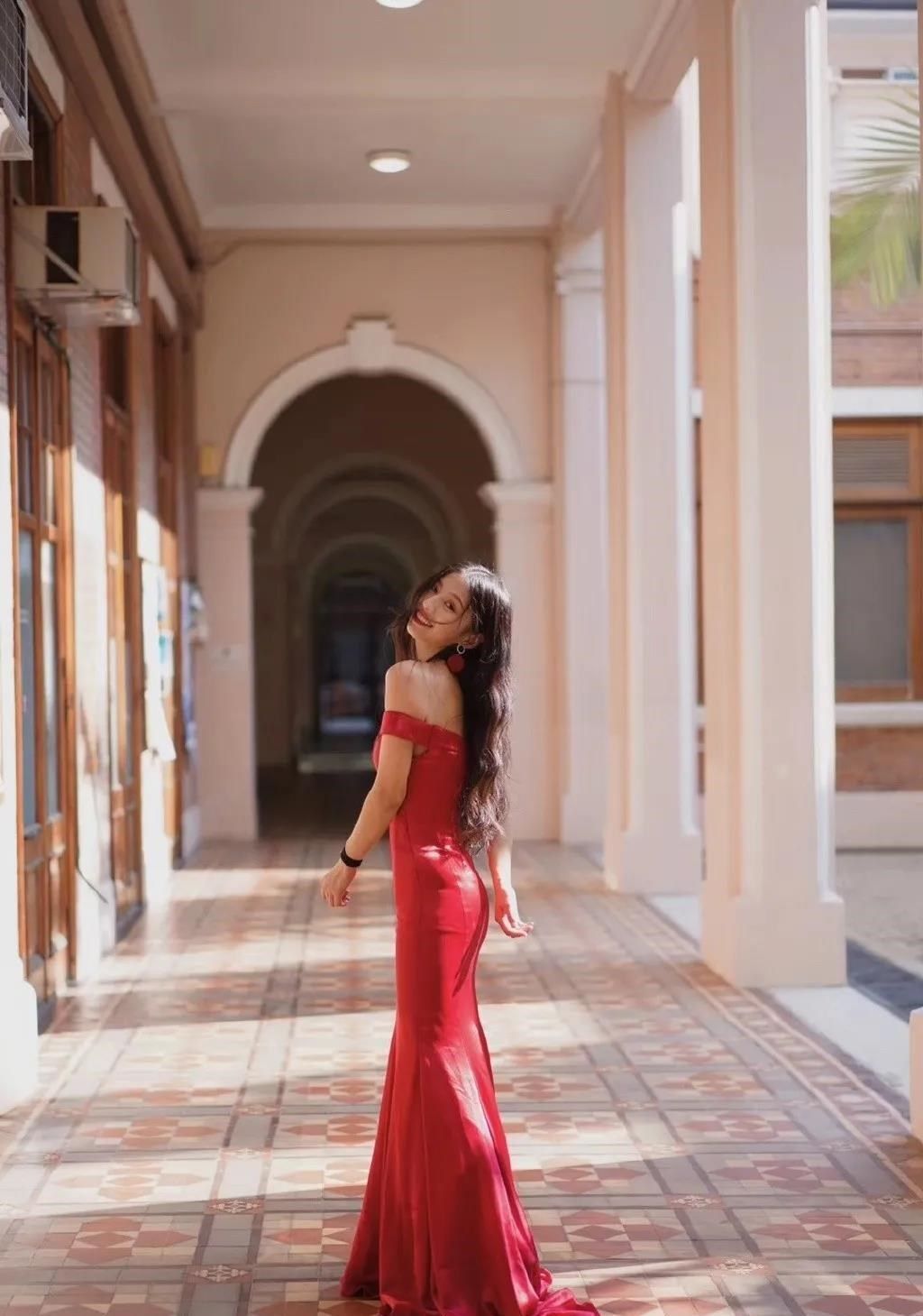 邱淑贞|“港大校花”神似邱淑贞？二次元幼态脸+ 漫画3D身材，绝绝子！