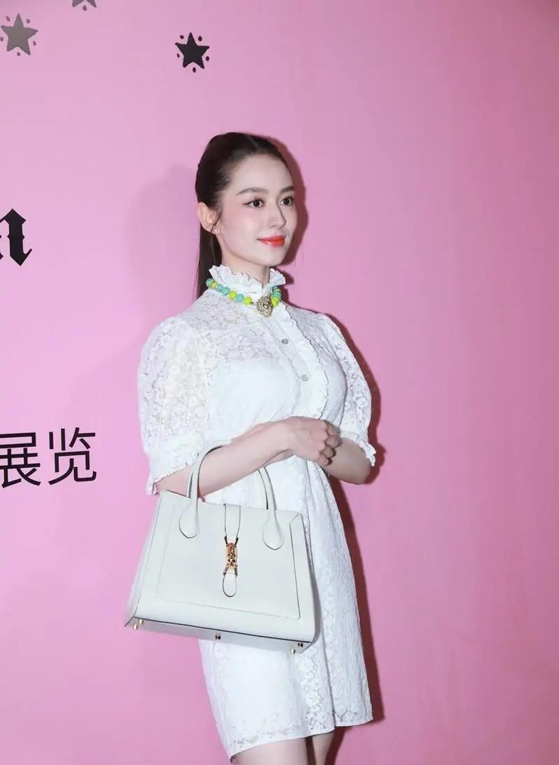 胖达美妆所|吉娜气质真抢眼，穿小洋裙优雅似名媛，精致长相全露脸也不怕