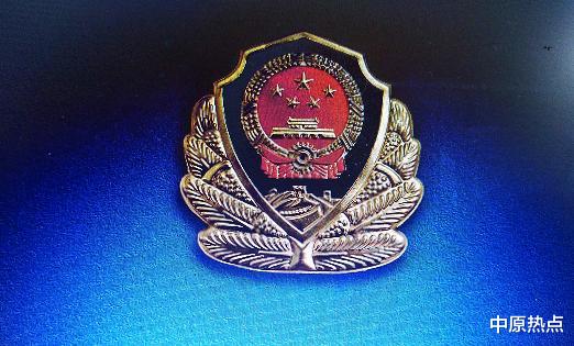 中原热点 一名初中生校门捡到手机 求助民警寻到失主