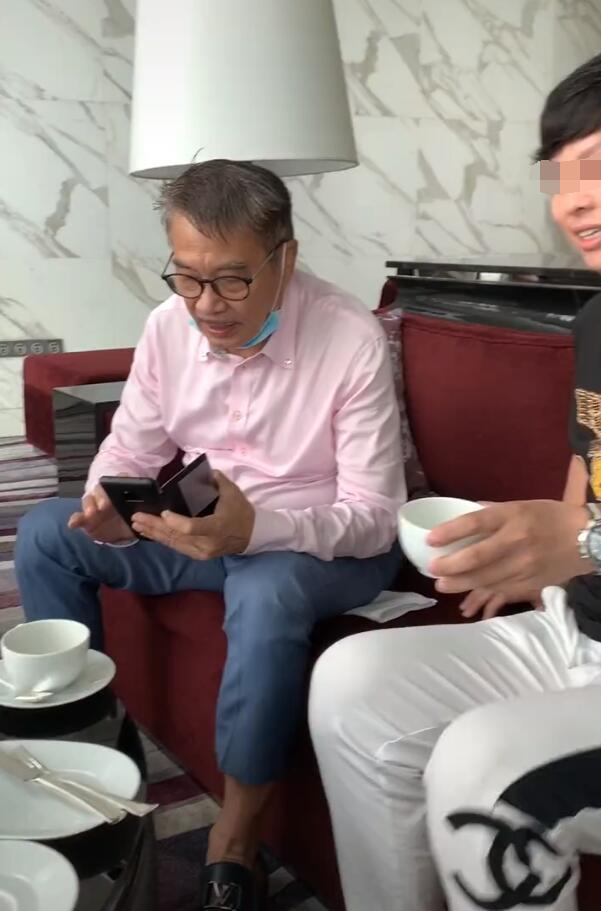 吴孟达|吴孟达生前聊天记录曝光，婉拒好友送手机，骄傲炫耀和钟南山合影