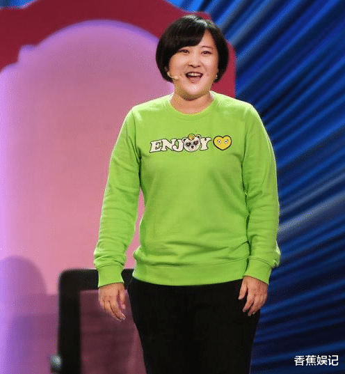 贾玲|“女汉子”贾玲妈妈旧照曝光，母女如复制粘贴，网友感叹：真好看