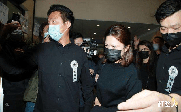 吴孟达|吴孟达现任妻子，快50岁的人还这么漂亮，难怪吴孟达与前两位分手