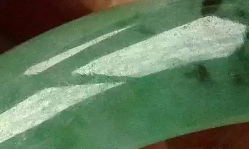 翡翠|假翡翠鉴别指南：一看二摸三听，学会再不怕假货泛滥