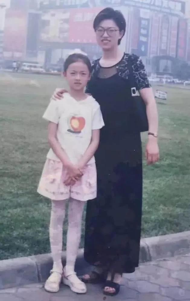 吴谨言|“撞脸半个娱乐圈”的吴谨言的26年成名史,太幸运了