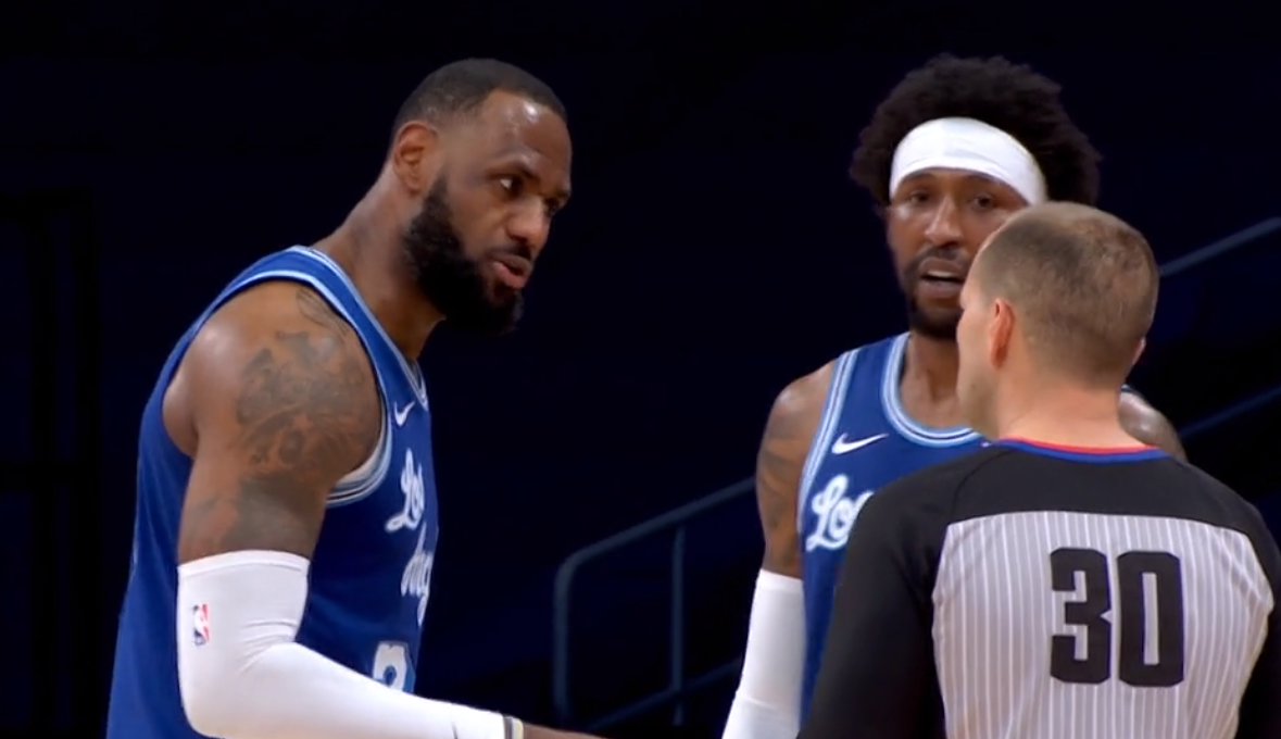 勒布朗·詹姆斯|空砍32+8+7!詹姆斯单核被篮网吊打,湖人三人上双+三分30中8带不动!