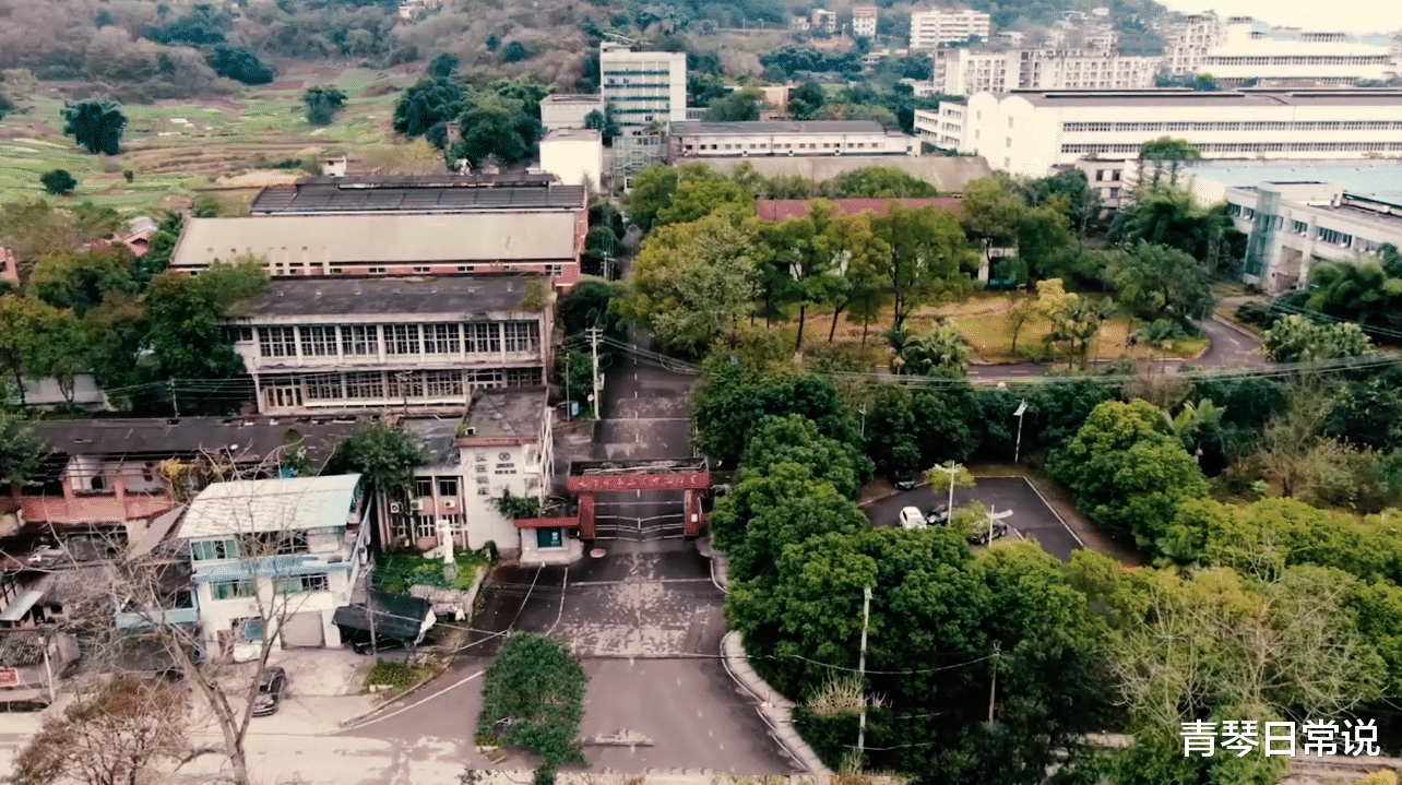 青琴日常说 四川自贡的老机床厂，曾是当地支柱企业，如今荒无人烟