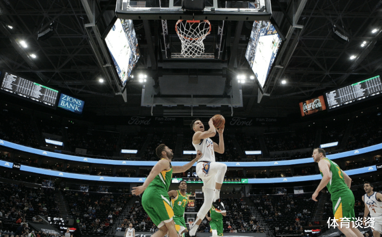 约基奇|48+8！32岁悍将创奇迹，三分11中8如库里附体，打爆约基奇坐稳联盟第一