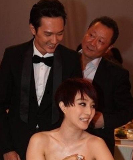 明星|明星们最尴尬的照片，当年无意间的留影，造成了多年的无奈