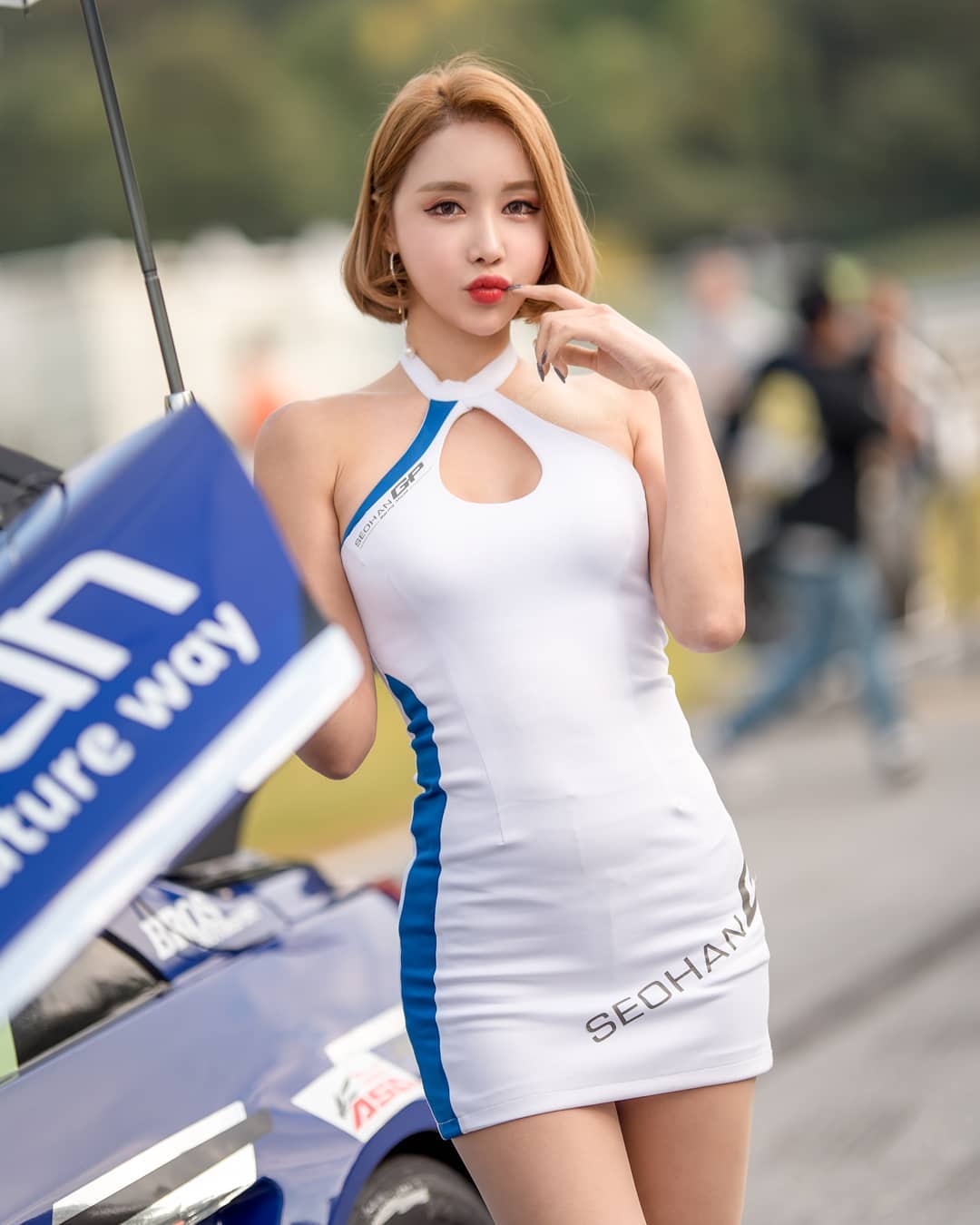 孙越|短发美女清纯小短裙，气质无敌身材诱人