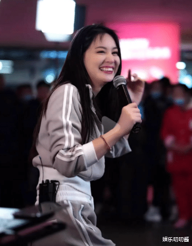 张馨予|40岁强扮18岁？坐拥3000万粉丝的“网红一姐”唐艺，为何总被黑？