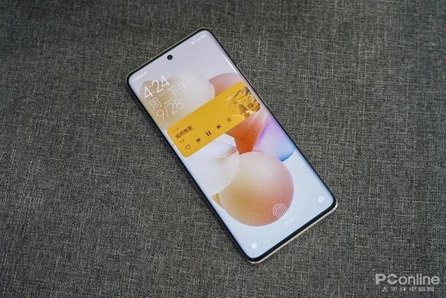 荣耀|曲屏的手感究竟有多爽？这三款高颜值手机告诉你