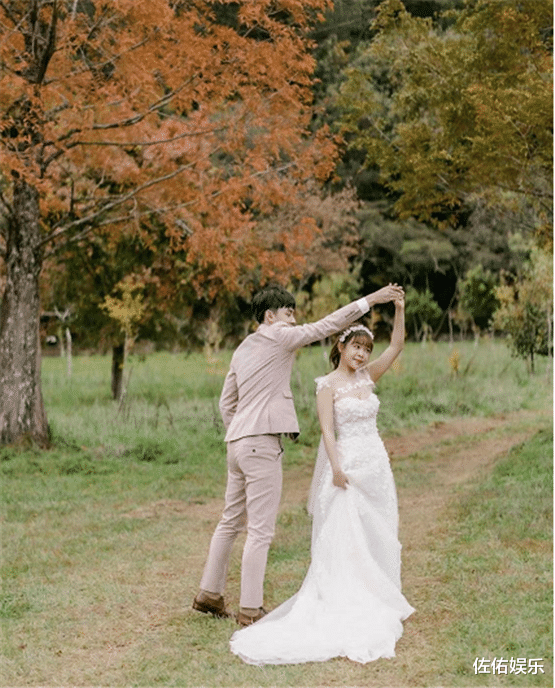 赵粤|知名网红晒婚纱照官宣喜讯,与男友相恋6年,阿信留言送祝福