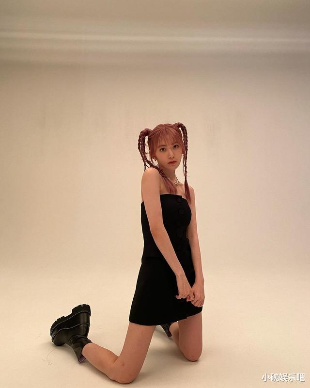 粉色|宫胁咲良,首次登上时尚杂志《MORE》封面,新粉色发型成为话题