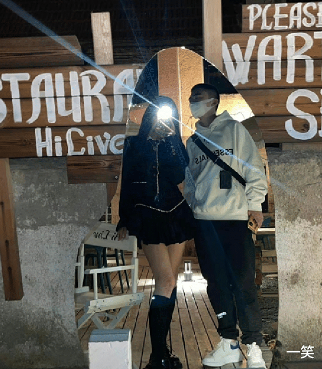 官宣|网红欧尼熊可心官宣恋情,晒合照秀恩爱,曾因恋爱受阻控诉父母