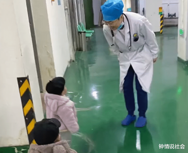 医生|重庆一龙凤胎兄妹第一次知道爸爸是医生，见穿白大褂爸爸反应绝了