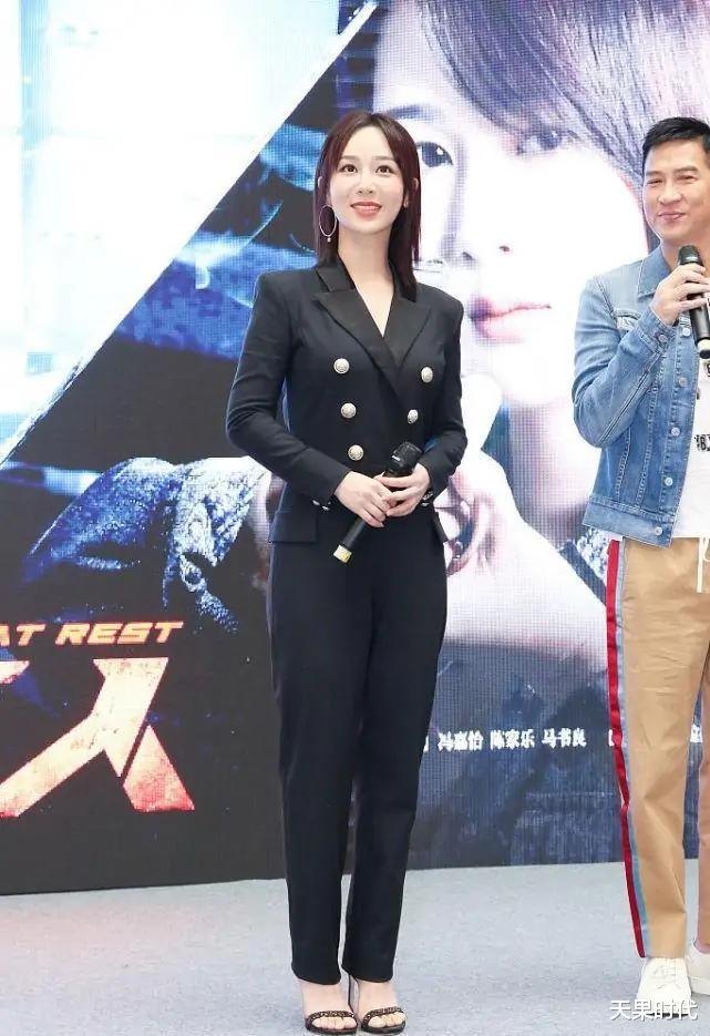 陈飞宇|杨紫女大十八变，褪去以往的青涩少女感，西服上身真是气场又成熟