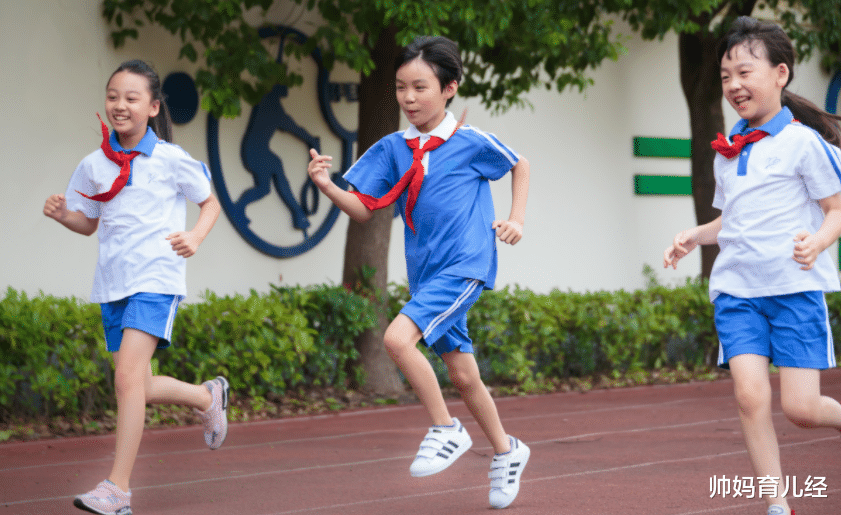 帅妈育儿经|小学生上课传纸条,钢铁直男的聊天方式,让老师看后笑出眼尾纹