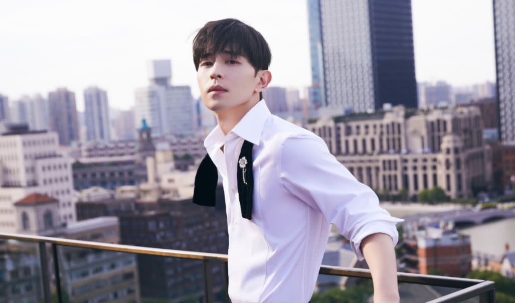 倪妮|邓伦新剧路透，与倪妮上演“跨时空”的爱恋，搂腰亲吻实在太甜了