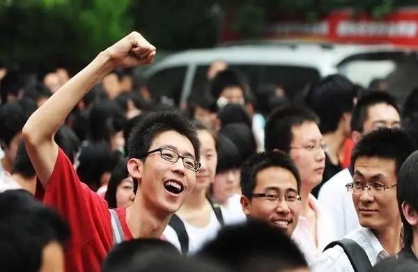 家有二宝育儿|84岁大爷估分630遭网友群嘲,高考成绩公布后,网友沉默了