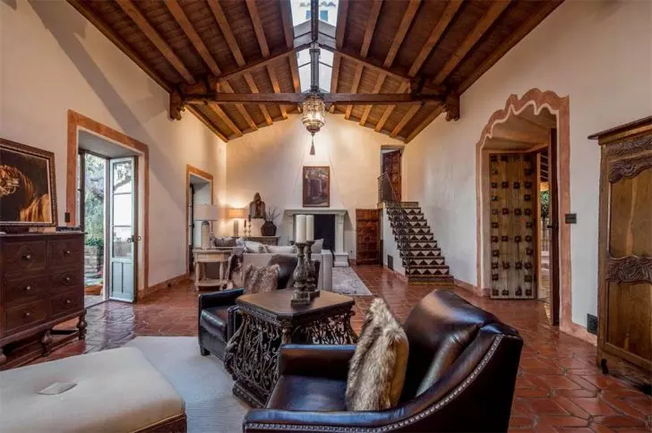 江疏影|90岁老帅锅克林特.伊斯特伍德975万美元豪宅，到底长什么样？