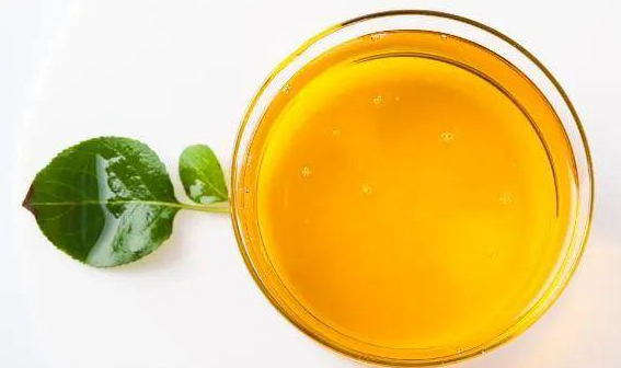 月问 拌煎炒炸烤分别用什么油比较好？常见6种油烹饪宜忌一次搞清楚