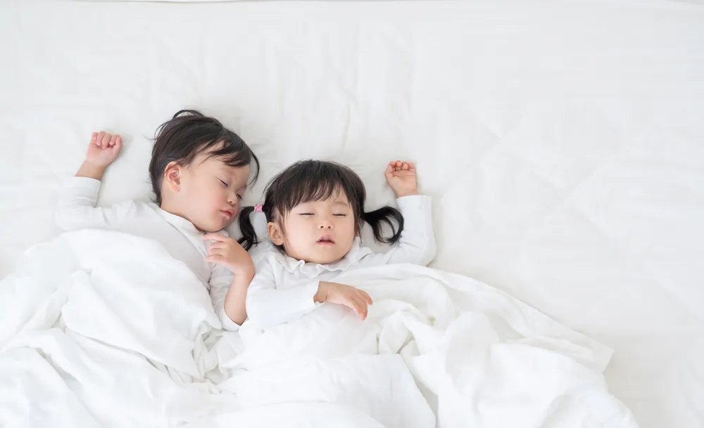 笑看人生和平最真|为啥宝宝不能好好睡觉呢?怎么告别“睡渣”宝宝?