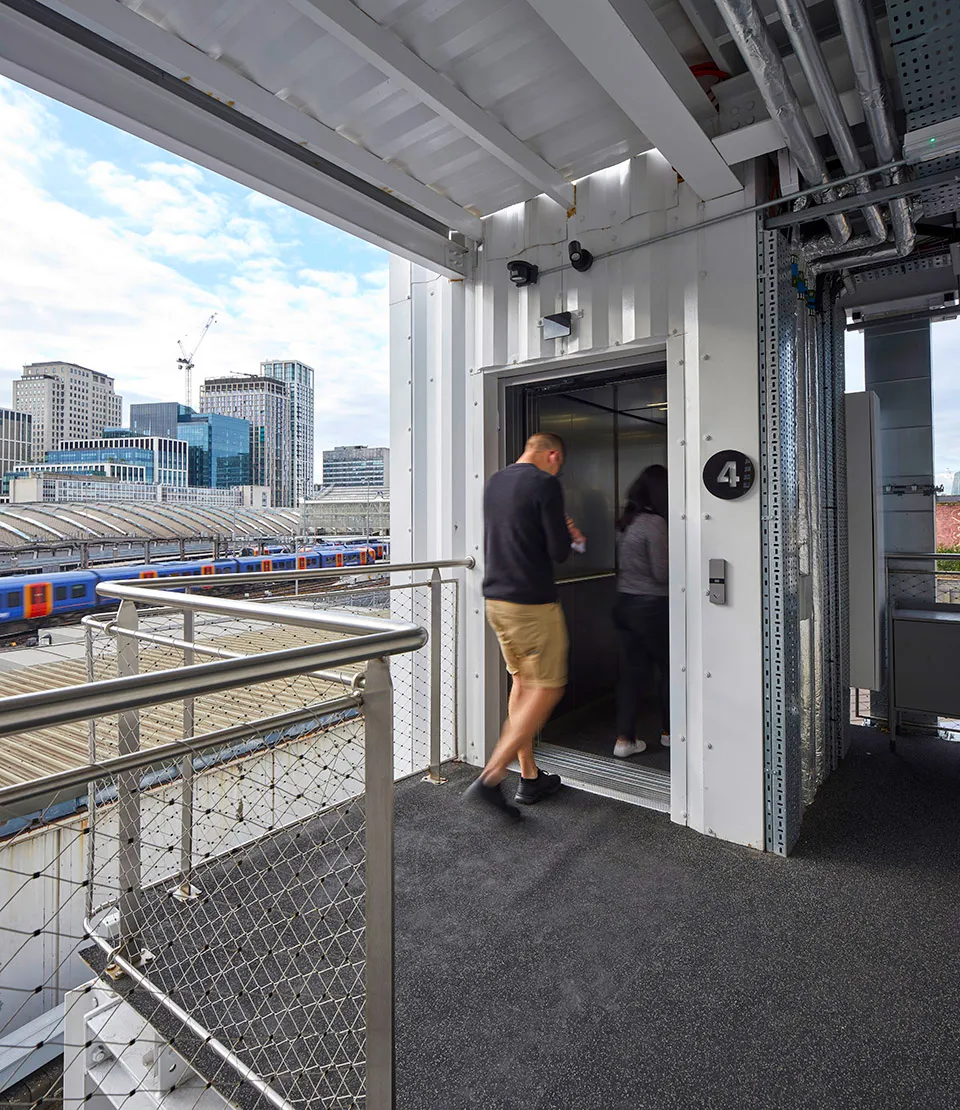 亿伽设计│酒店设计│集装箱公寓酒店：用回收集装箱构成的现代化公寓酒店