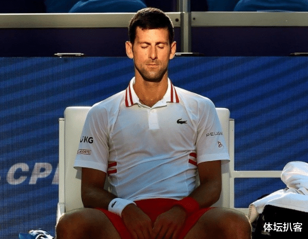 德约科维奇|2-0！德约开门红！世界第一失控暴怒，狂砸球拍，惨遭裁判罚分