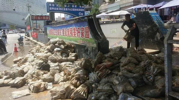 时尚爱豆killy|干了7年的服装老板被淹掉全部家当...损失450多万！