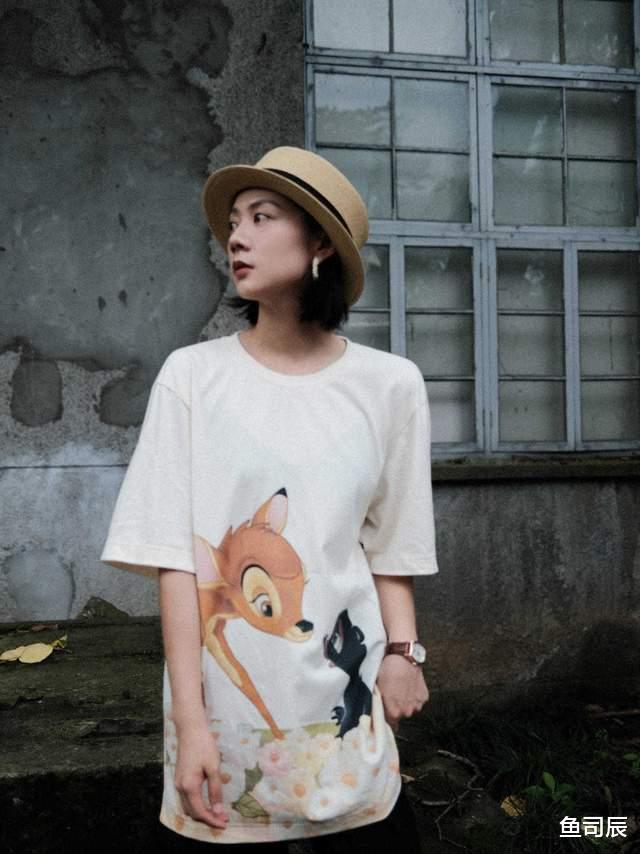 鱼司辰|穿T恤记住这几点,不平凡的女孩也能穿出高级感,优雅大方