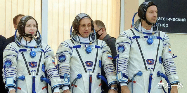 电影 尤利娅、阿汤哥，为啥大明星都争先恐后上太空拍电影了？
