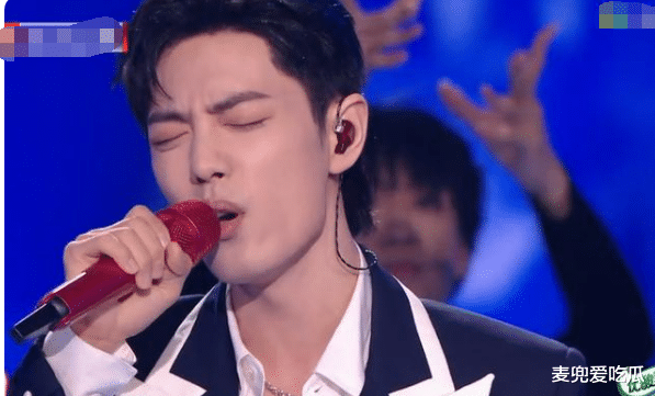 肖战|沸腾之夜肖战颜值被嘲？唱错词被批不够专业，高音全靠吼？