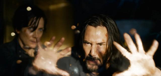 黑客帝国4|《黑客帝国4》全新预告曝光！过去与现在的画面互相交错