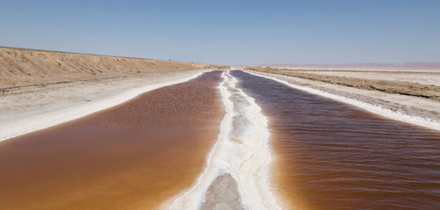 深圳市 世界上有钱的湖泊在中国,价值12万亿之高,就在荒无人烟的大西北