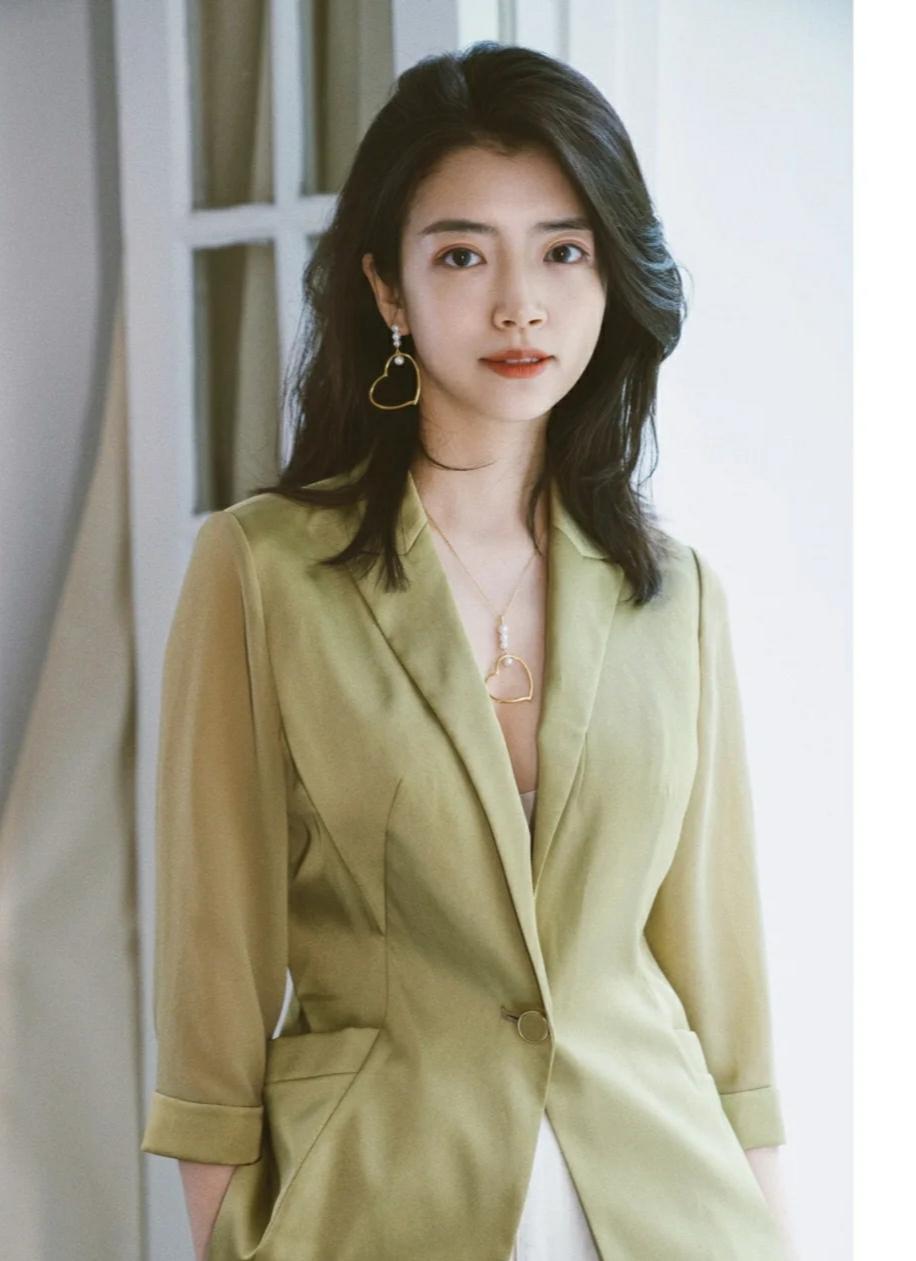 穿衣搭配|? 春季返工搭配，最重要的就是气质，这几款衣服成熟干练又有女人味