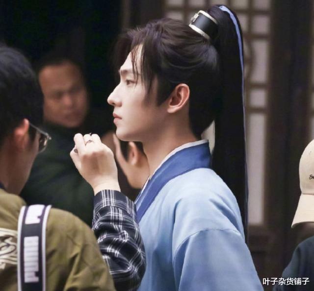 赵露思|圆脸蛋变V字脸！赵露思为拍新剧减重20斤，完美A4腰