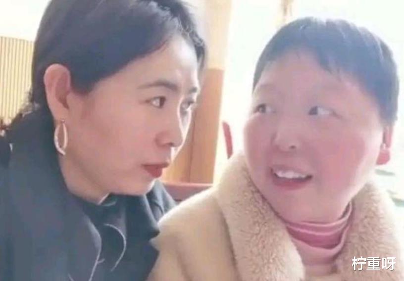 柠重呀 继田静晒家人温馨画面后，杜新枝一家也晒全家福，女儿女婿很幸福