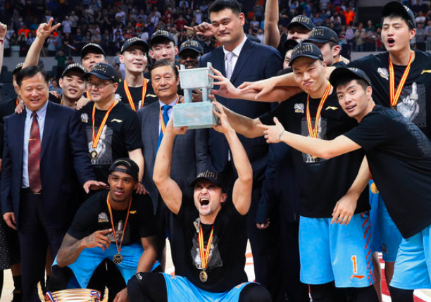 新疆男籃|恭喜！新疆男籃簽下CBA超級外援，昔日FMVP能否帶隊打進(jìn)季后賽？