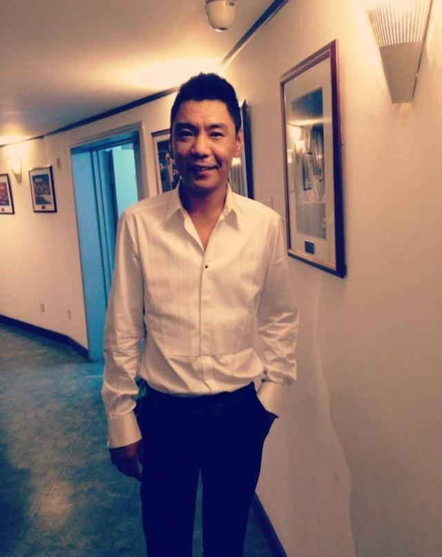 屠洪刚|同父不同命！屠洪刚前妻去世后，继子和亲儿子天差地别