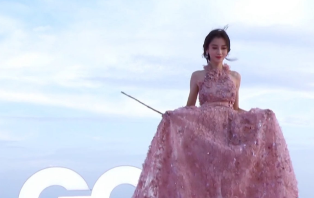 Angelababy|Baby谈教育观！监督小海绵学习是严母，陪儿子出席学校活动