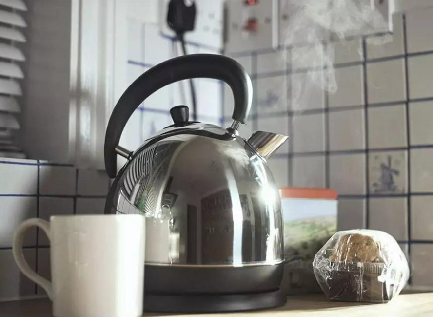 兜妈爱叨叨|孩子被沸水烫伤，家长需谨记五字诀救治，处理不当会害娃