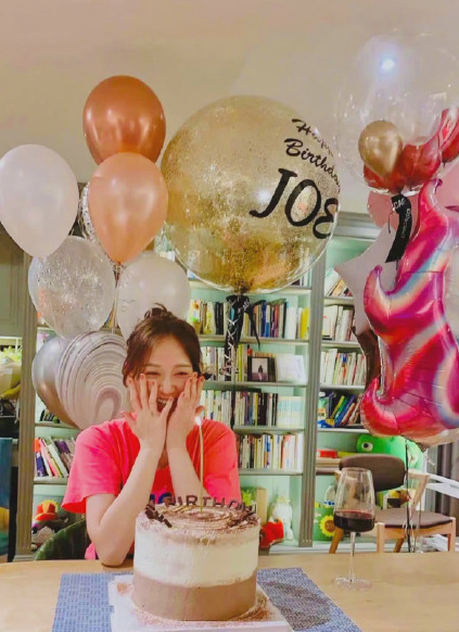 陈乔恩|陈乔恩小日子太甜了，与男友接吻照曝光，网友：这不结婚难收场