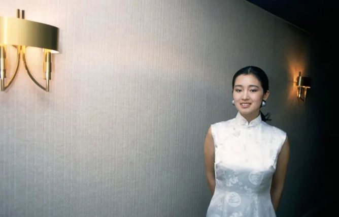 戛纳|国内女星走欧洲三大红毯，铆足劲好精彩，有人土到国外，有人争光