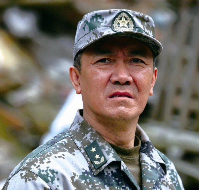 李幼斌|63岁李幼斌与二婚妻罕同框！小13岁美娇妻身材窈窕，婚后至今无子