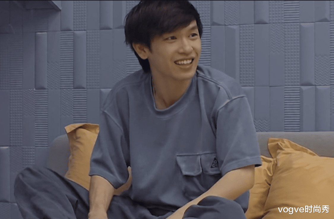 vogve时尚秀|心动的信号4：全员素颜照，女1和女2素颜太美，女3确定25岁？