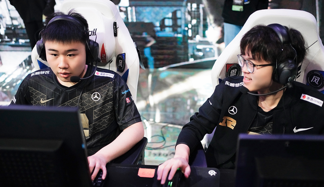 RNG|RNG又想骗一手B+？德杯被TES爆锤，小虎回到中路后还是老样子