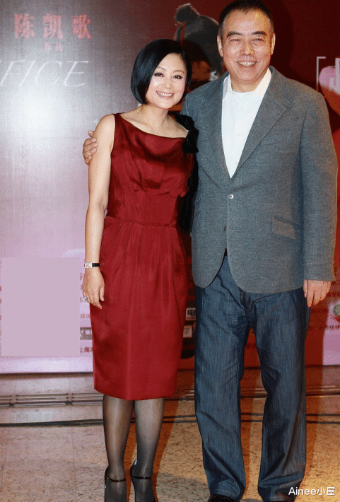 姐姐|陈红和陈凯歌越来越有夫妻相了,笑起来脸显得肉肉的,还挺可爱