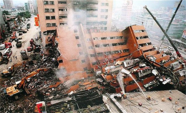 原來我們被誤導瞭20年，911恐襲美國不擊落被劫持飛機，有3大原因-圖3