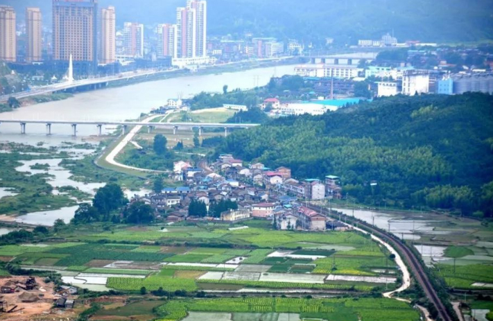 福建省 福建适合避暑的县城，年平均气温17.6℃，1千米以上山峰有570座