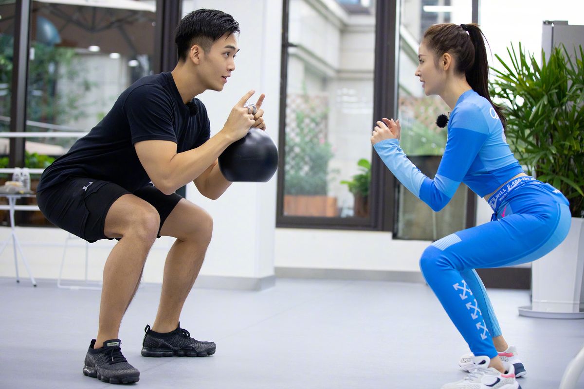 张天爱|张天爱早年肉肉照流出，对比如今，才知刻在骨子里的自律有多励志